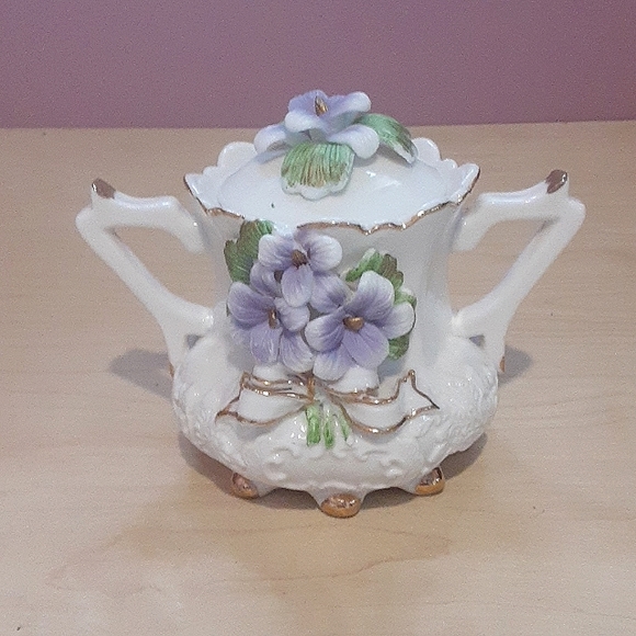 Tea pot ,Creamer & covered sugar bowl set - Picture 7 of 16